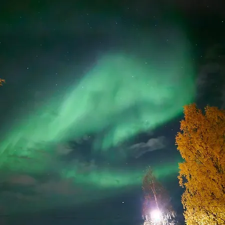 Arctic Aurora In A Traditional Finnish Apartamento *